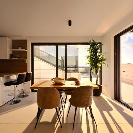 Luxurious Sea-view 2br With Private Pool-villa Quadris-crikvenica