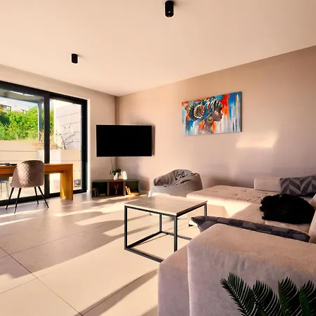 Luxurious Sea-view 2br With Private Pool-villa Quadris-crikvenica