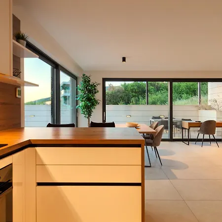 Appartamento Luxurious Sea-view 2br With Private Pool-villa Quadris-crikvenica *