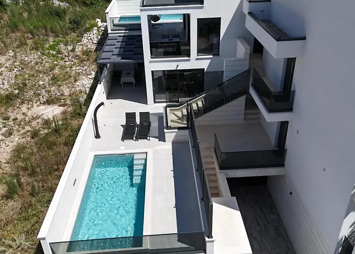 Luxurious Sea-view 2br With Private Pool-villa Quadris-crikvenica קריקווניצה