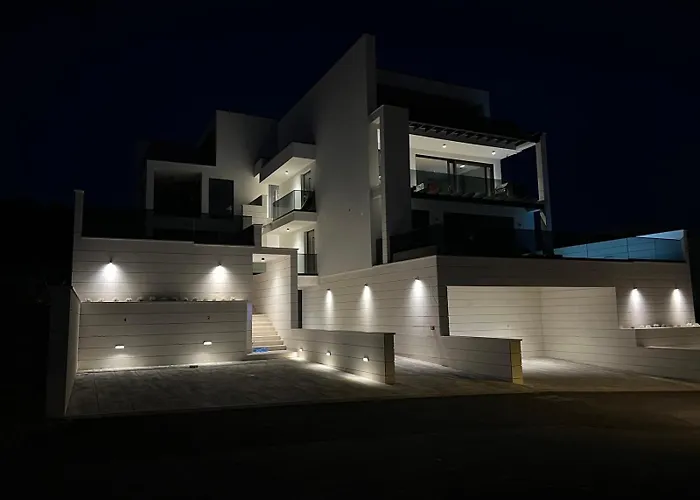 Luxurious Sea-view 2br With Private Pool-villa Quadris-crikvenica דירה קריקווניצה